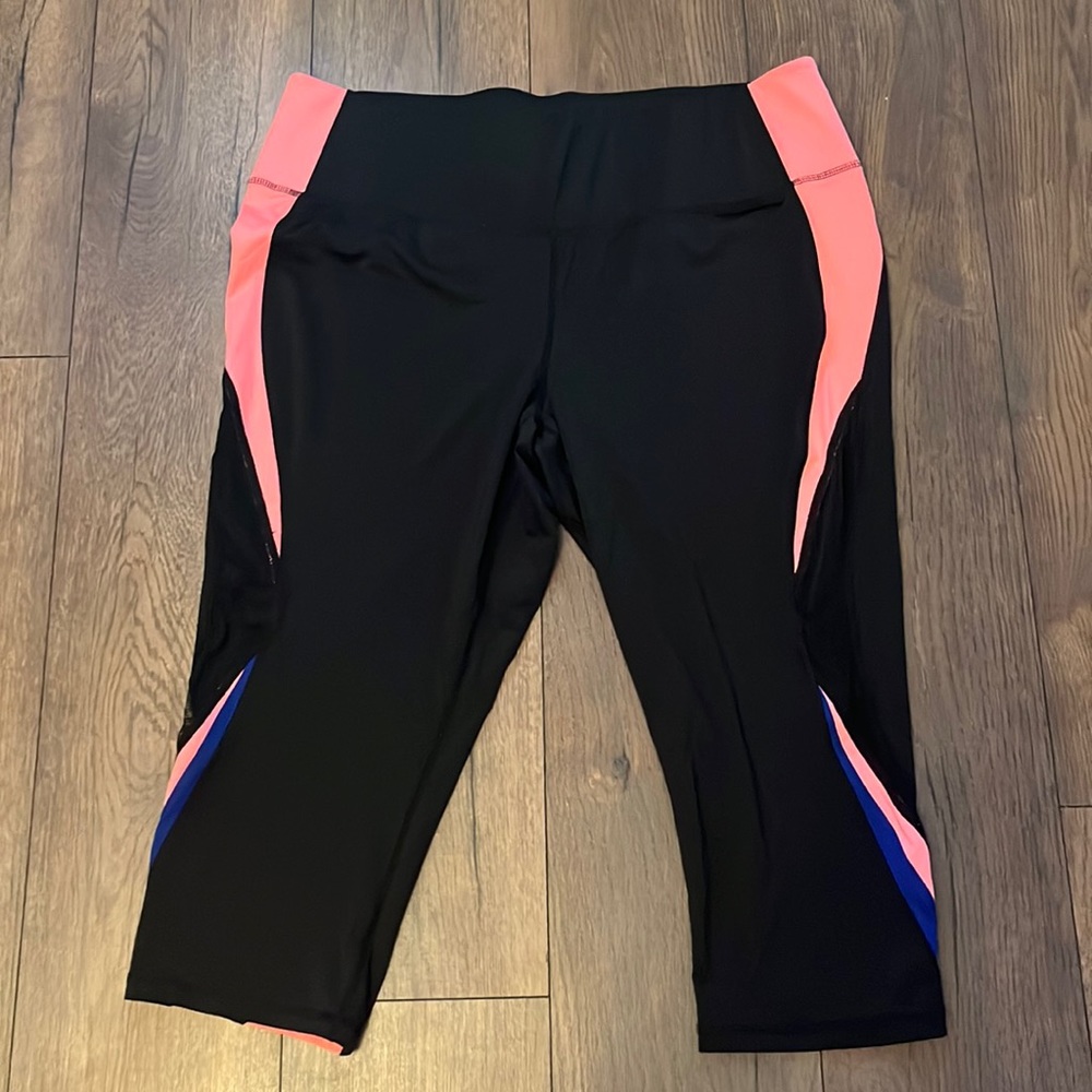 Lane Bryant Livi active Capri legging black and pink.